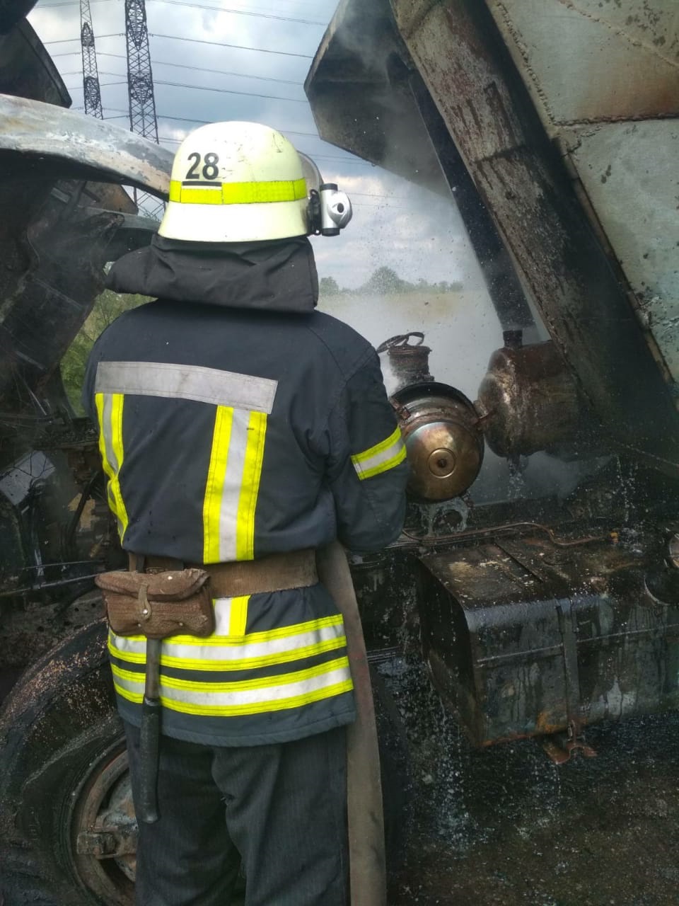 Пожар тушили пять спасателей 