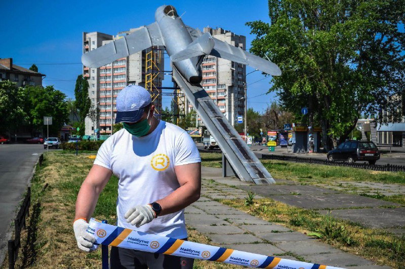 Команда БФ «Будущее Никопольщины» обновила памятник воинам-авиаторам