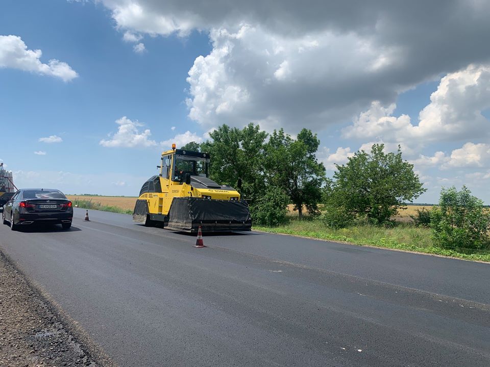 Как проходит ремонт аварийного участка трассы Днепр - Никополь 