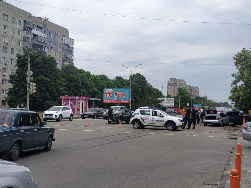 В Никополе на улице Первомайской столкнулись Audi и "Жигули"