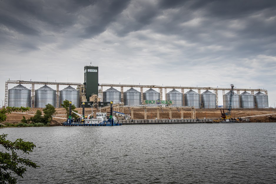 В Апостоловском районе построили современный речной перегрузочный терминал