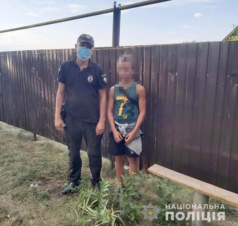 Полицейские разыскали и вернули домой 15-летнего подростка из Томаковского района