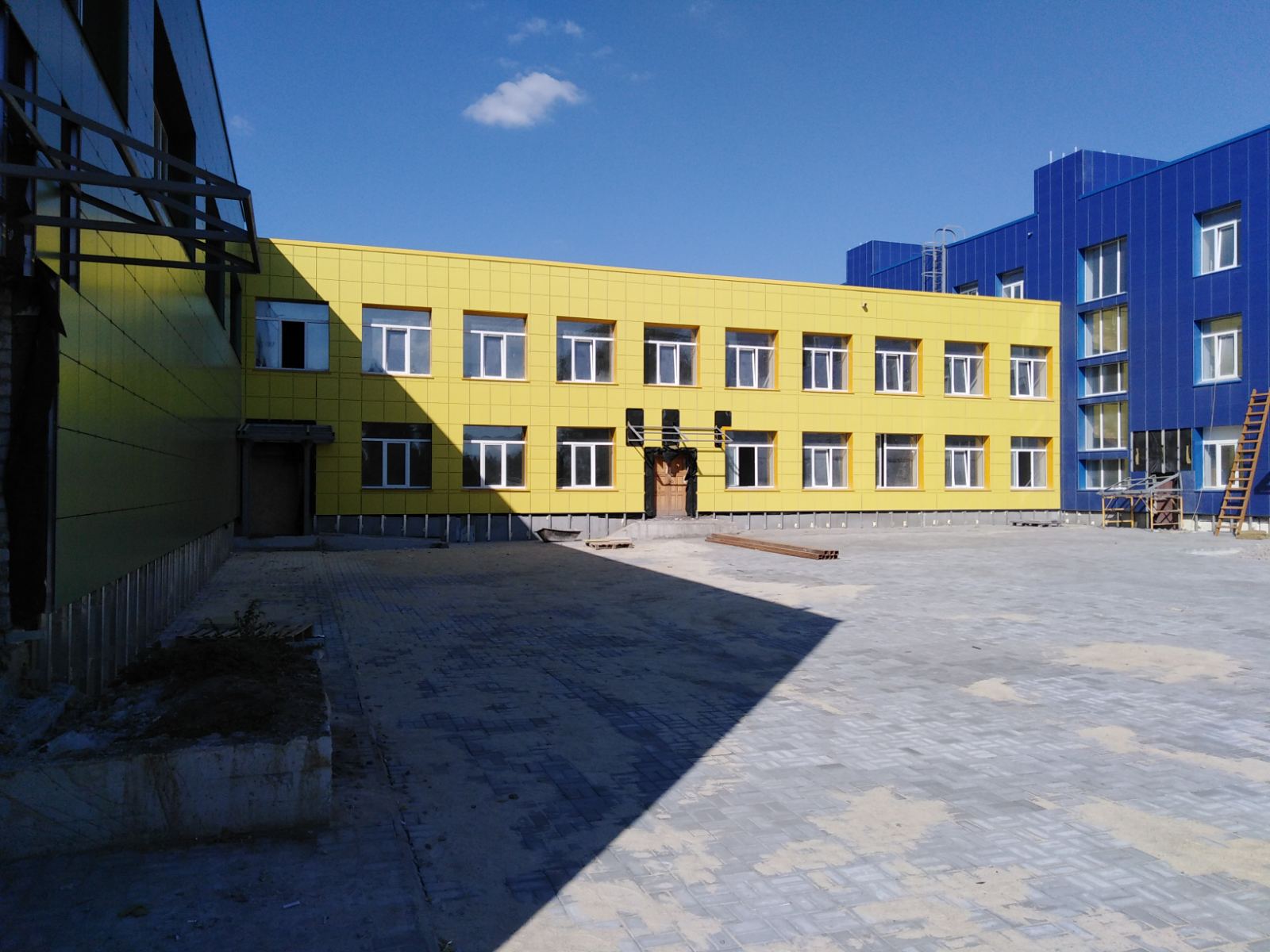 В Томаковке продолжается реконструкция школы № 1 