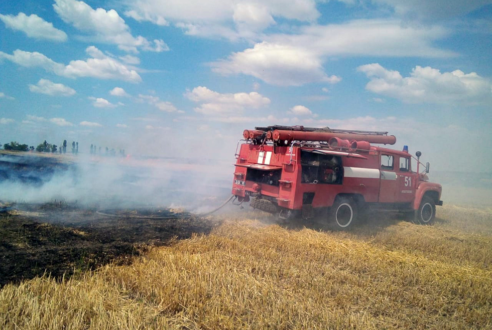 В Апостоловском районе горело поле с остатками пшеницы 