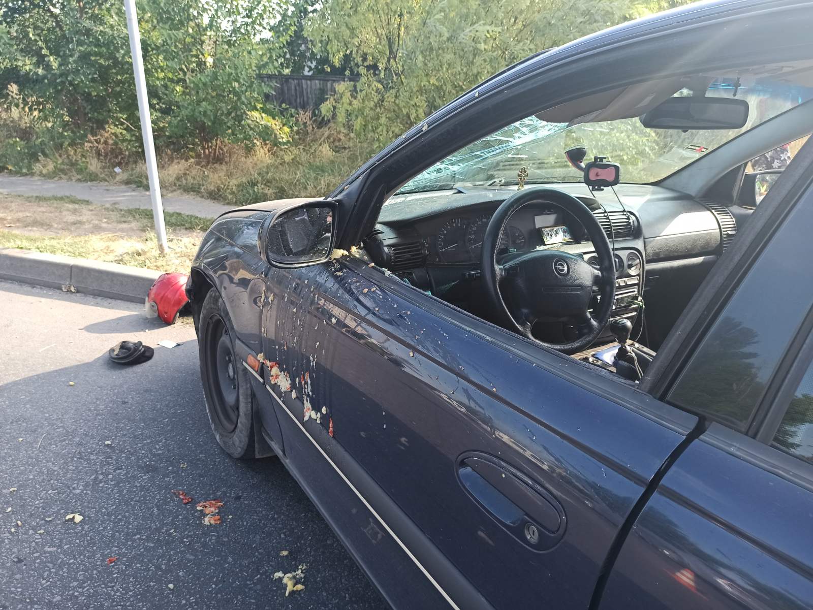 В Никополе на улице Херсонской автомобиль Opel сбил мопед 