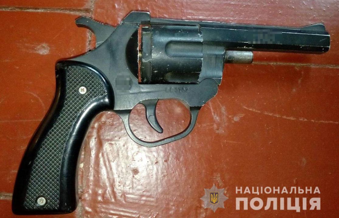 У жителей Никополя и района полиция изъяла оружие и наркотики 