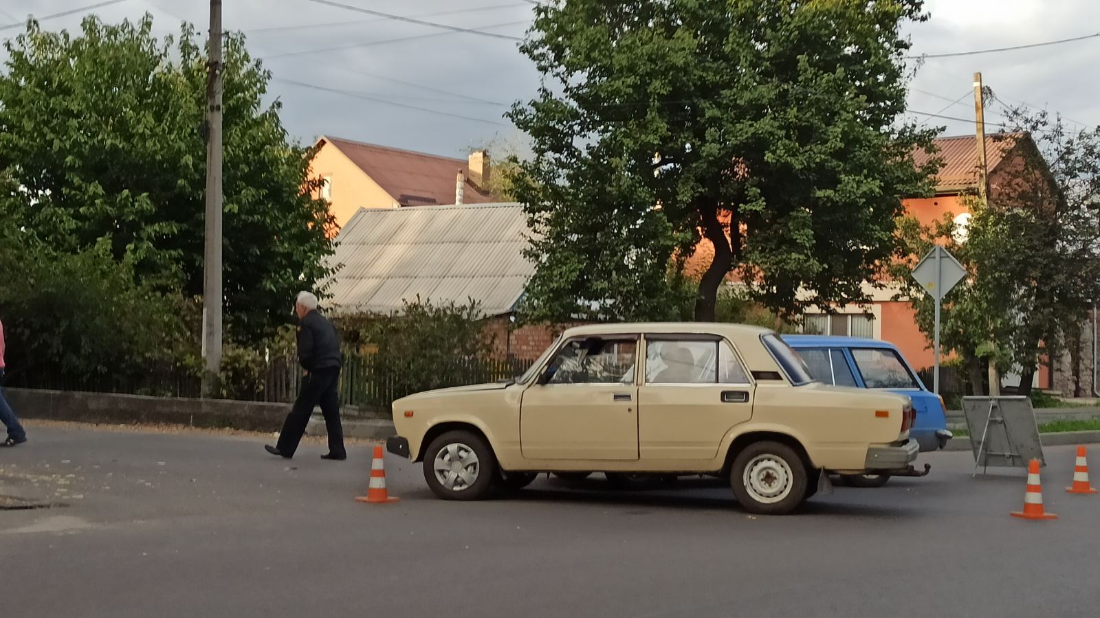 В Никополе на перекрестке столкнулись ВАЗ-2102 и ВАЗ-2107