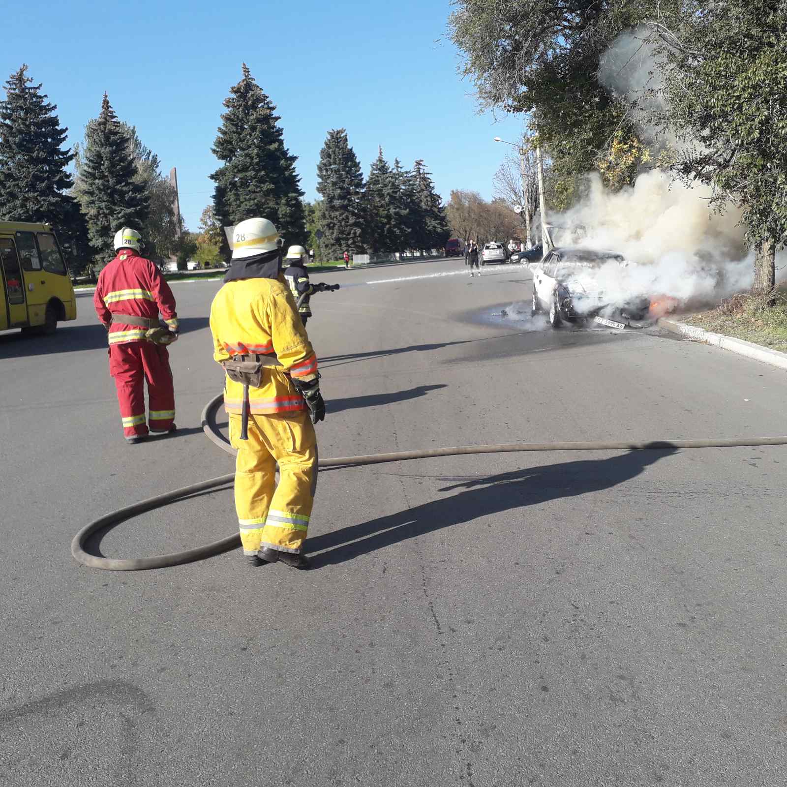 В Никополе на улице Херсонской горел автомобиль "Москвич-2141"