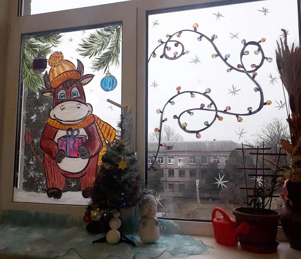 В Никополе дети оригинально разрисовали окна арт-студии 