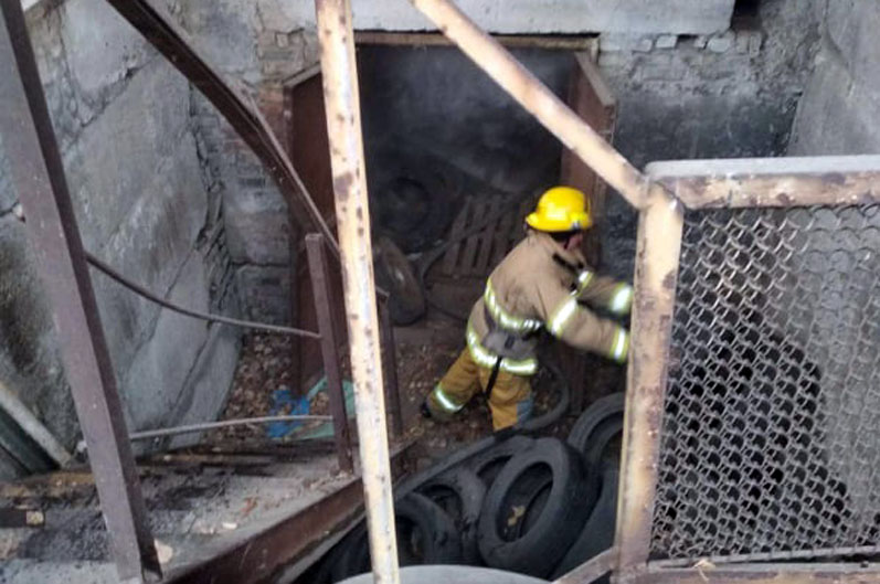 В Никополе при пожаре в здании по улице Электрометаллургов сгорел мужчина 