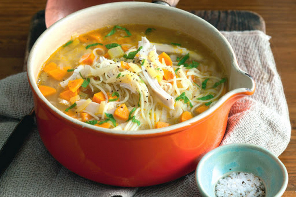 Куриный суп поможет чувствовать себя лучше