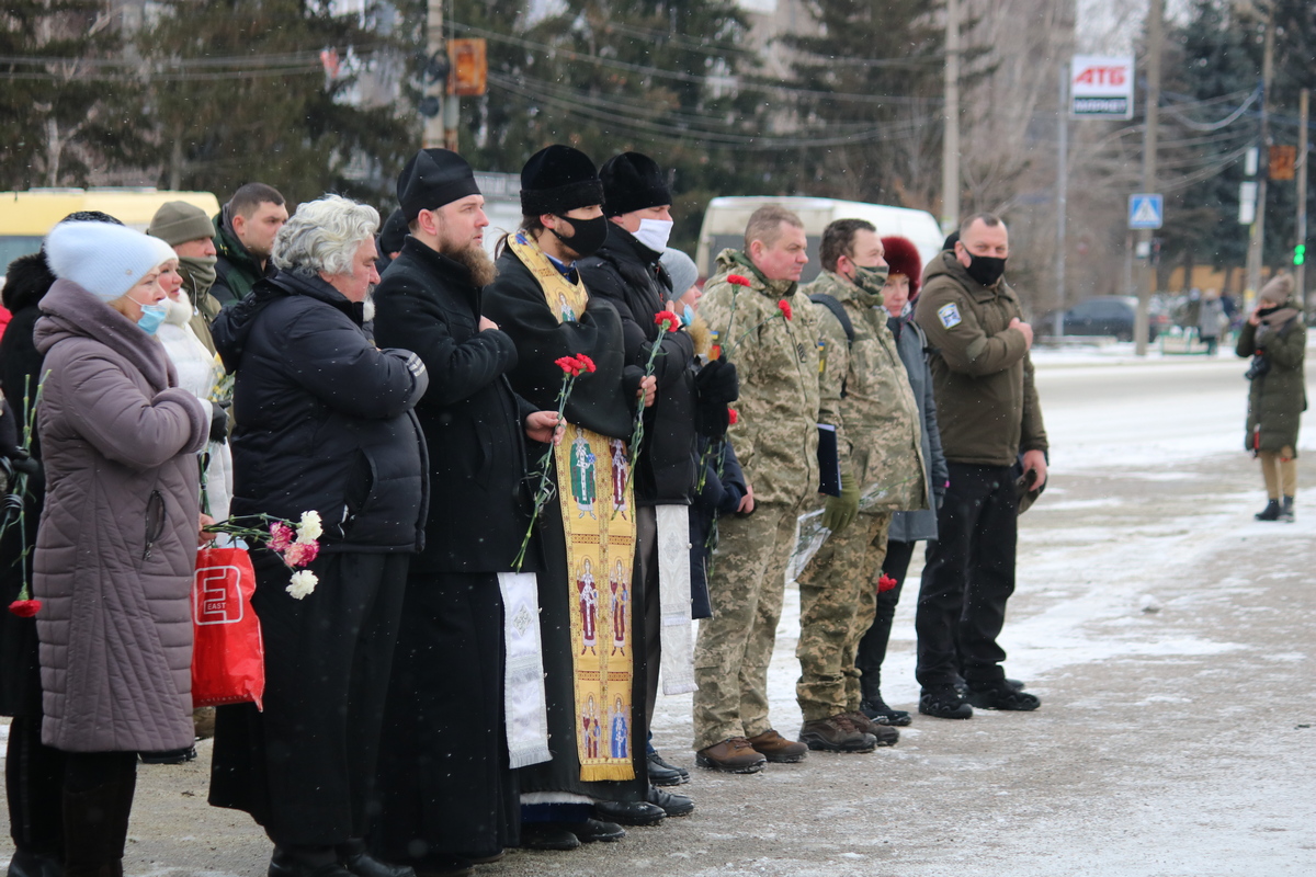 В Никополе почтили память героев, погибших в боях за Дебальцево