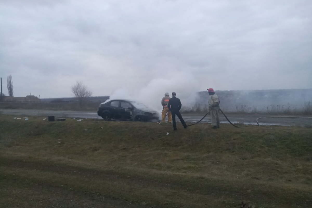 Возле Томаковки во время движения загорелся автомобиль Chevrolet Aveo