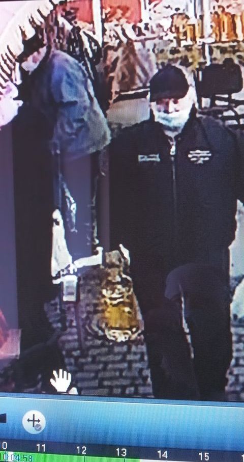 В Никополе на Сельском рынке пенсионер украл 5-литровую бутылку масла