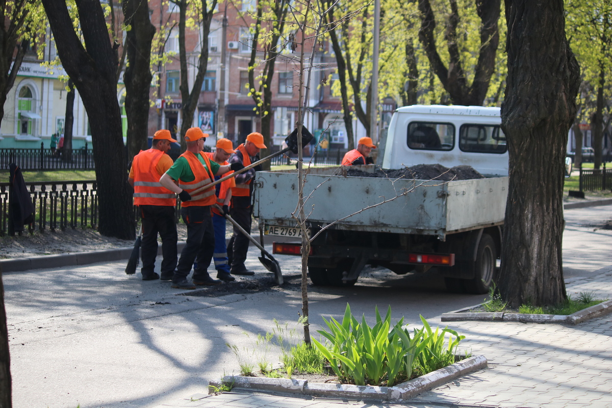 В Никополе начался ремонт дорог