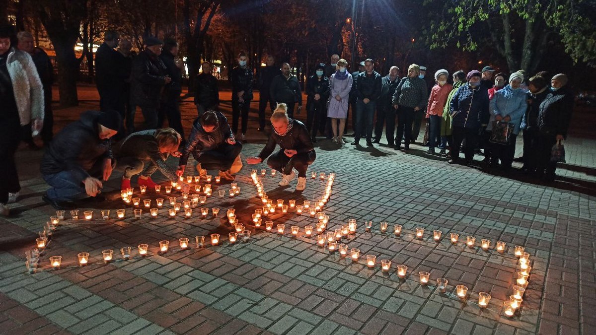 В Никополе состоялась акция «Зажги свечу памяти»