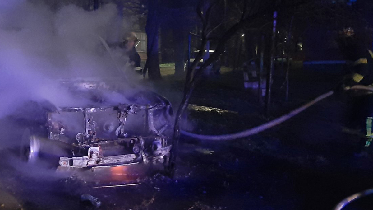 В Марганце на улице Соборной горел автомобиль