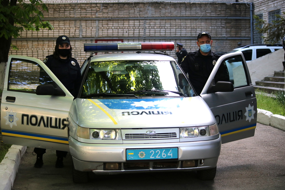 На случаи домашнего насилия в Никополе начали выезжать полицейские группы “Полина”