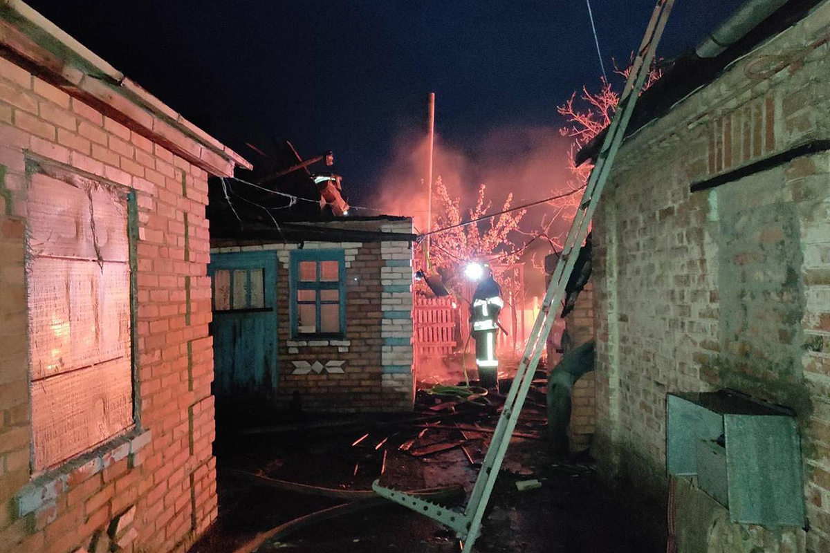 В Покрове спасатели тушили пожар в частном доме площадью более 200 квадратных метров