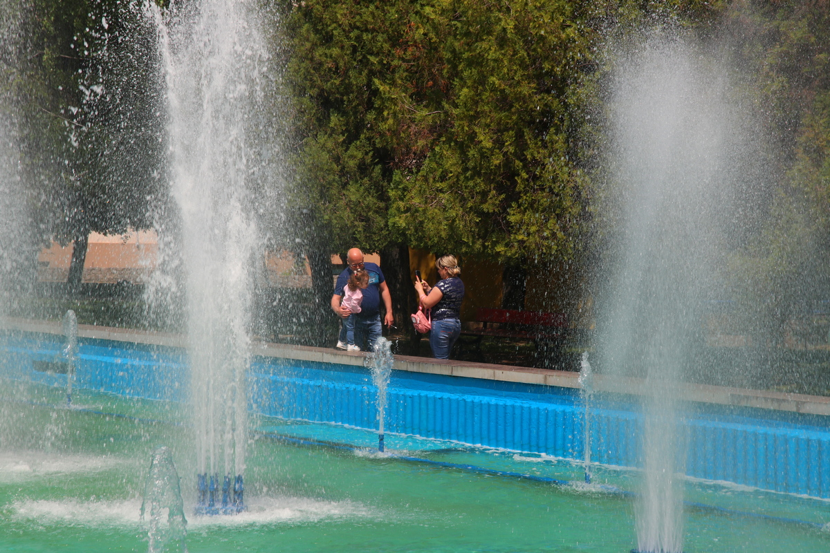 В Никополе уже запустили самый большой городской фонтан