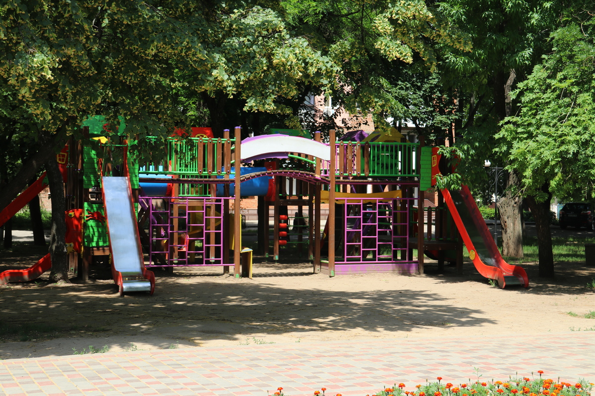 В парке есть прекрасный уголок для детского развлечения