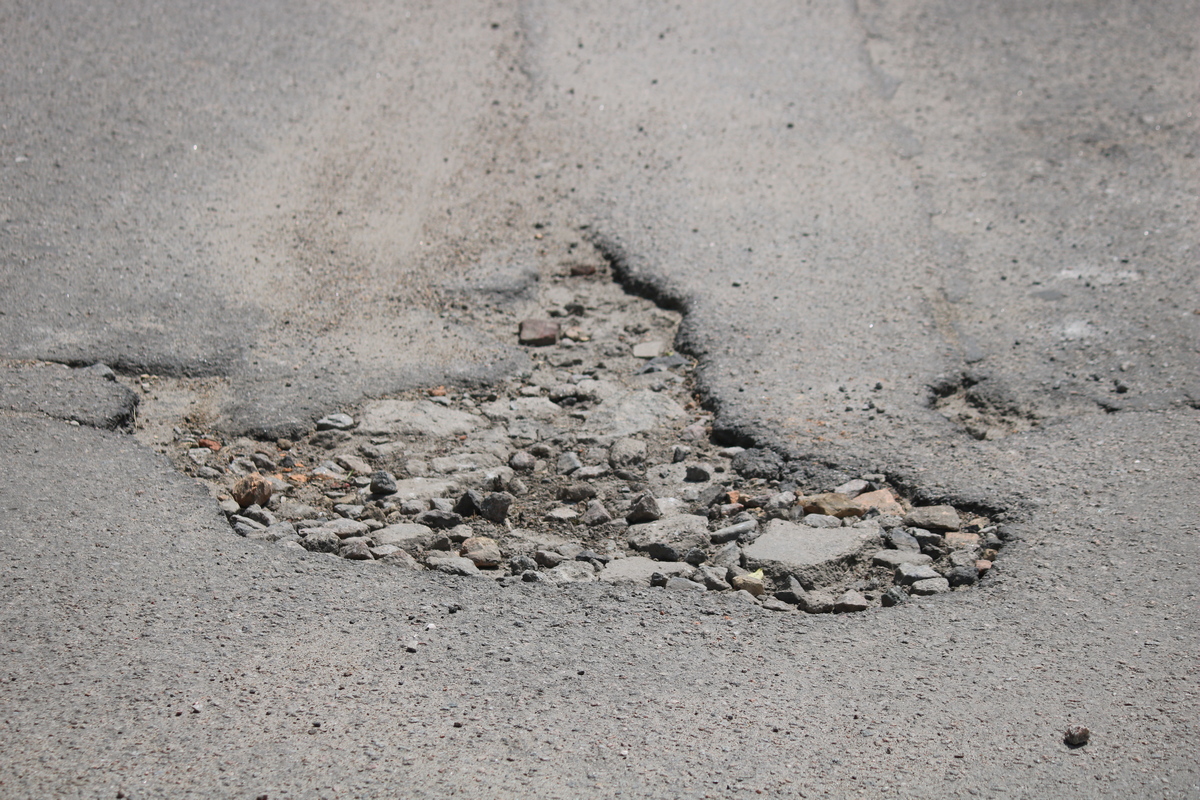 За полмиллиона гривен хотят ремонтировать 616 квадратных метров поврежденного дорожного покрытия