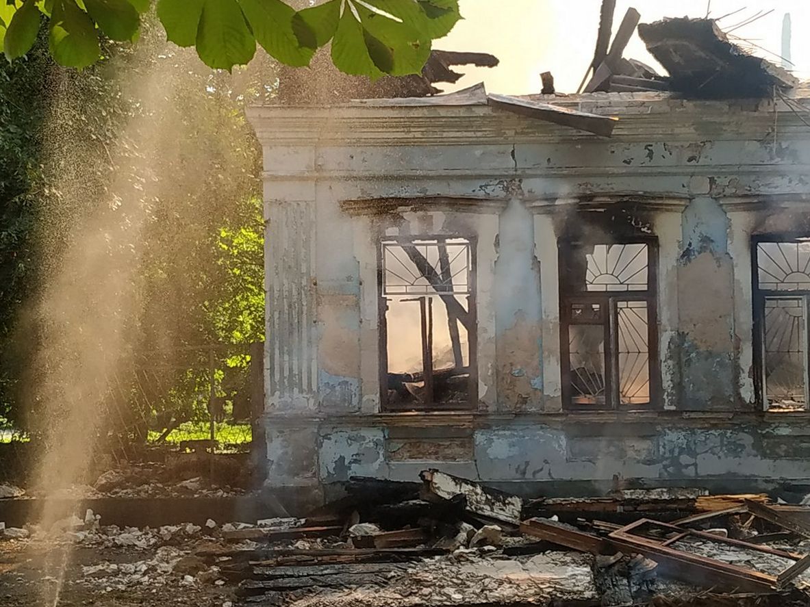 Здание бывшей прокураты сильно пострадало от пожара