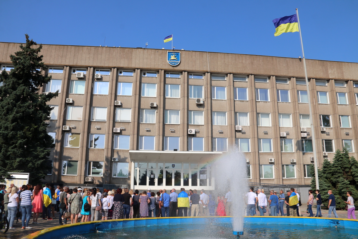 В Никополе в небо подняли Государственный Флаг Украины