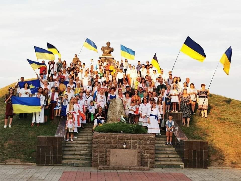 Около 200 жителей Никополя стали участниками песенного флешмоба 