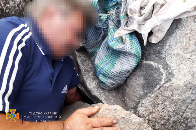 В Никополе спасатели освободили рыбака из ловушки 