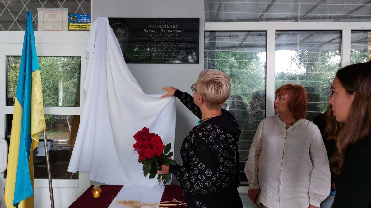 В Никополе установили памятный знак погибшему участнику АТО