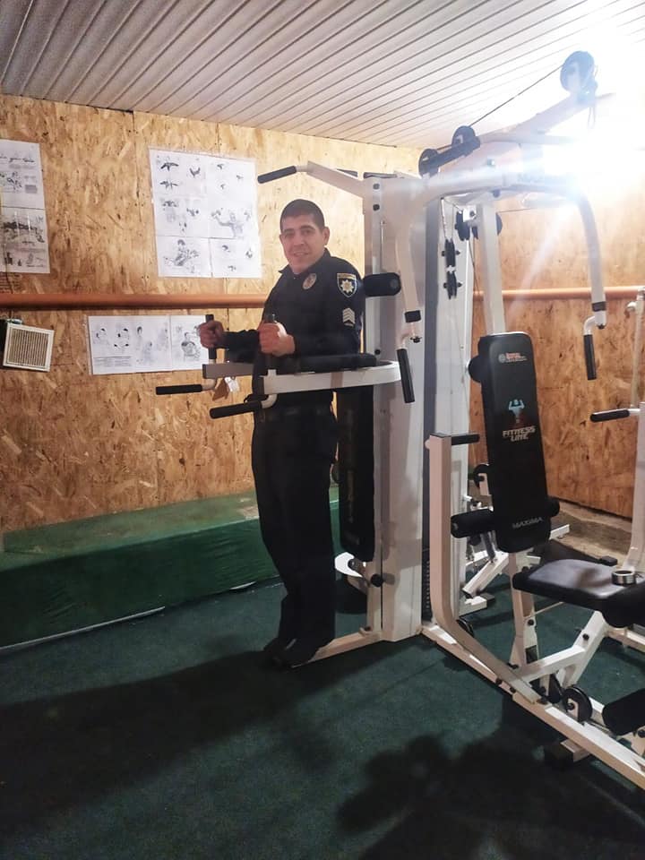 В Томаковке на базе отдела полиции открылся собственный спортзал