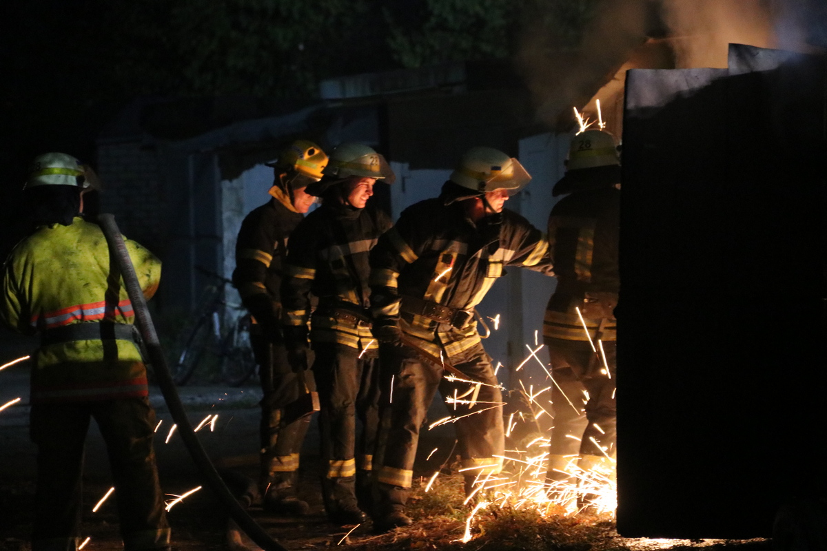 В Никополе на улице Бориса Мозолевского горели гаражи
