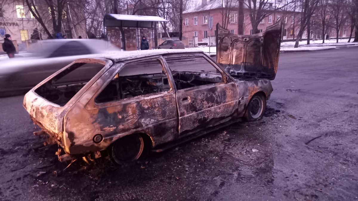 В Никополе на улице Патриотов Украины сгорел автомобиль "Таврия"