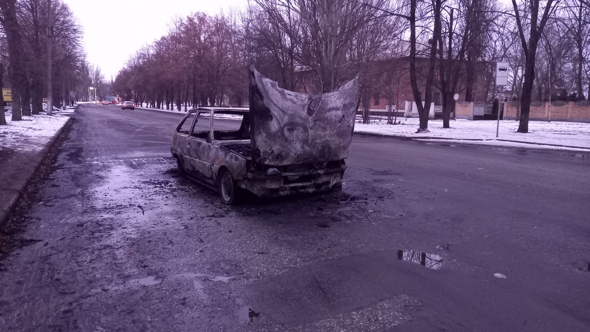 В результате пожара автомобиль полностью сгорел