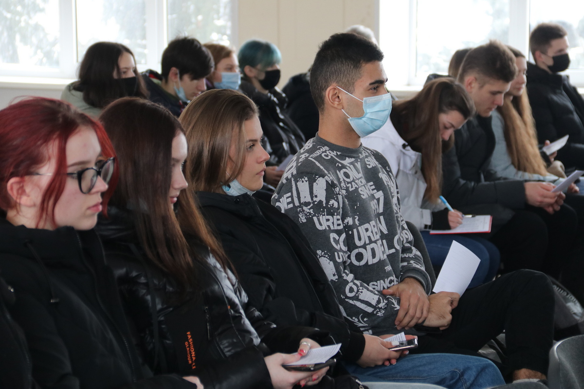 Учеников Никополя и района пригласили на обучение в Днепропетровский ГУВД