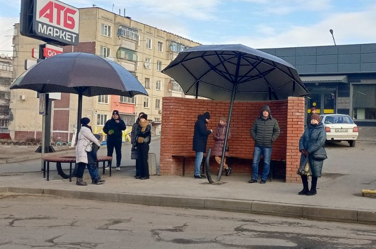 В Никополе большие зонты можно встретить на улице Княжеской 