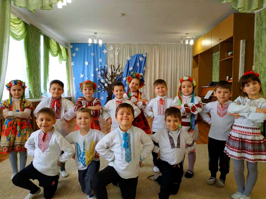 В детских садах Никополя учеников попросили надеть вышиванки 