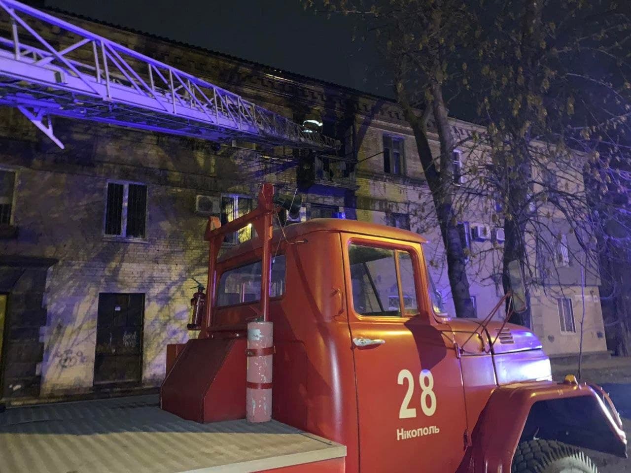 В Никополе во время пожара спасли 64-летнюю женщину и 4-летнего ребенка 