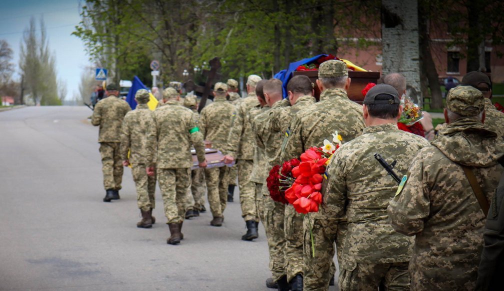 Жители Марганца попрощались с двумя Героями