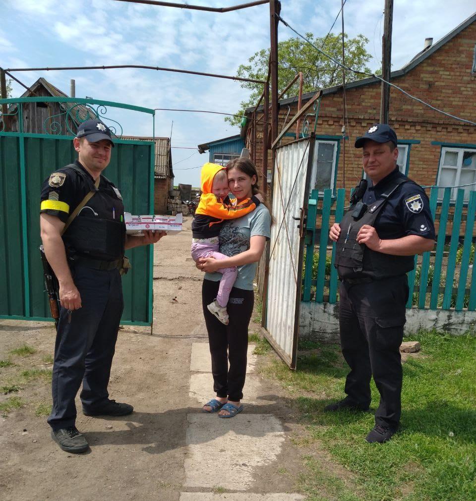 В Никопольском районе правоохранители посетили семьи переселенцев 