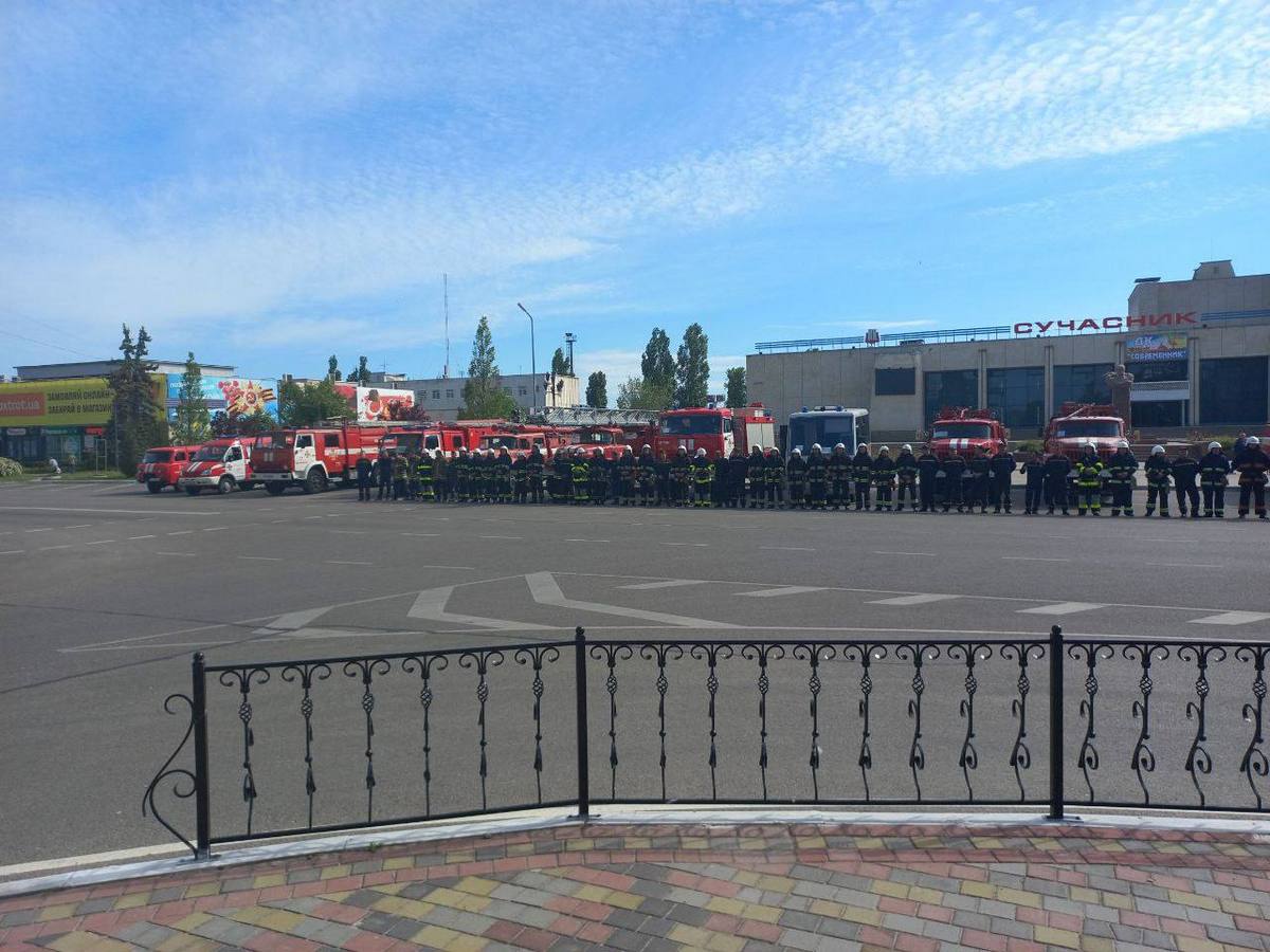 В Энергодаре сотрудники ГСЧС вышли на митинг после похищения главного спасателя