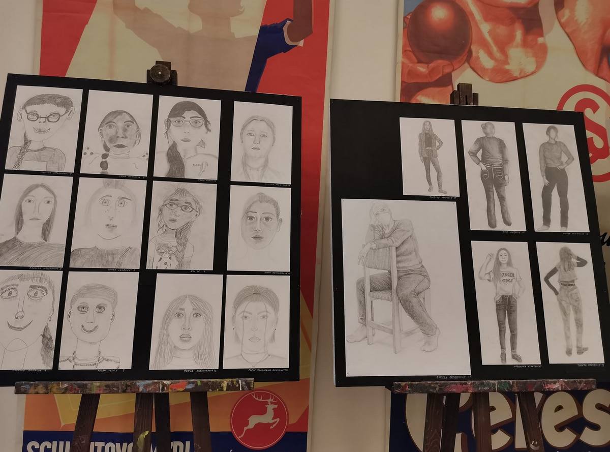 Школярка з Нікополя представила свої малюнки на виставці у Чехії