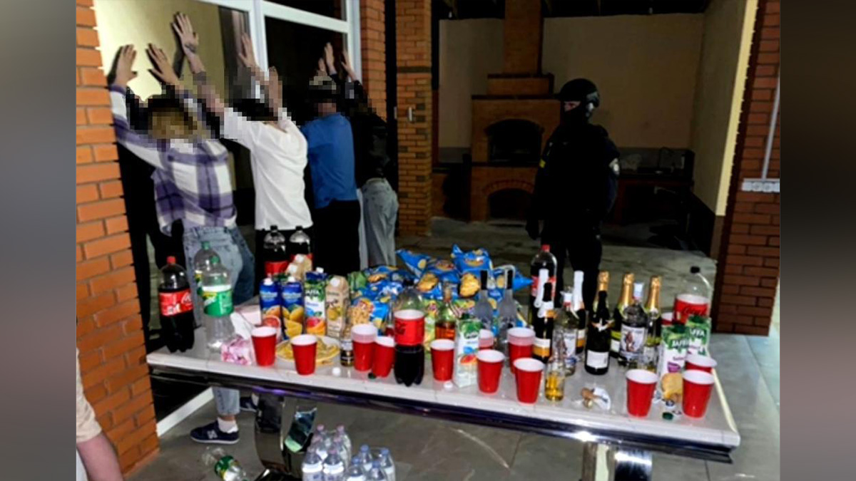 В комендантский час проводили закрытые вечеринки с алкоголем и наркотиками