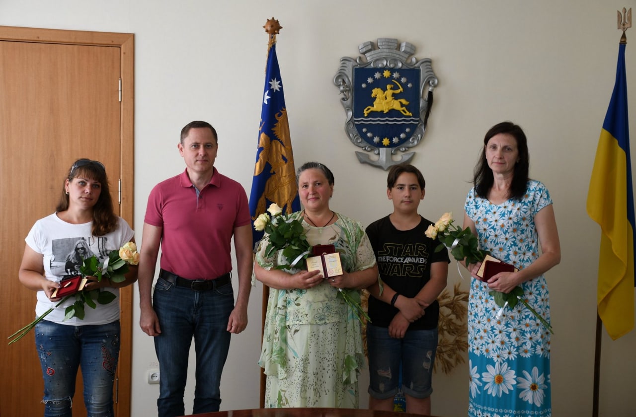 Никопольчанки удостоились почетного звания "Мать-героиня"