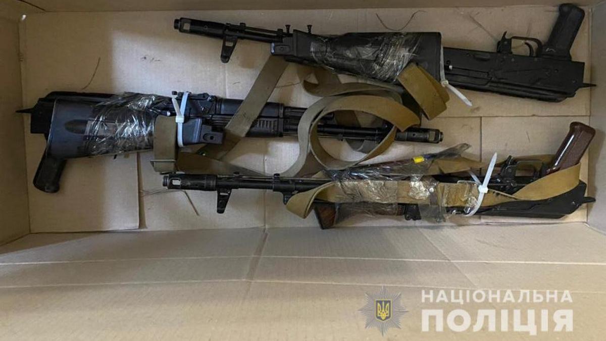 На Дніпропетровщині чоловік відправляв поштою зброю по Україні