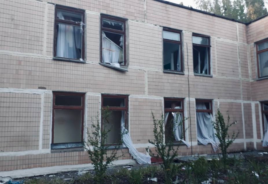 Пошкоджено будівлі інфекційного та стаціонарного відділень міської лікарні