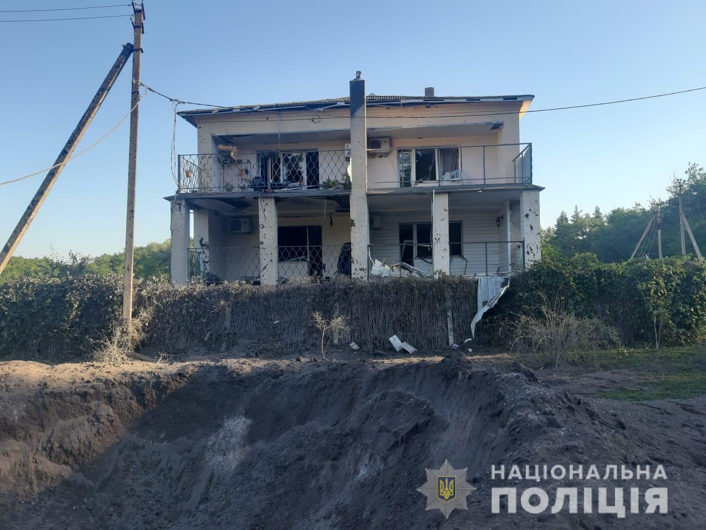 Російські військові пошкодили декілька автівок та будинків