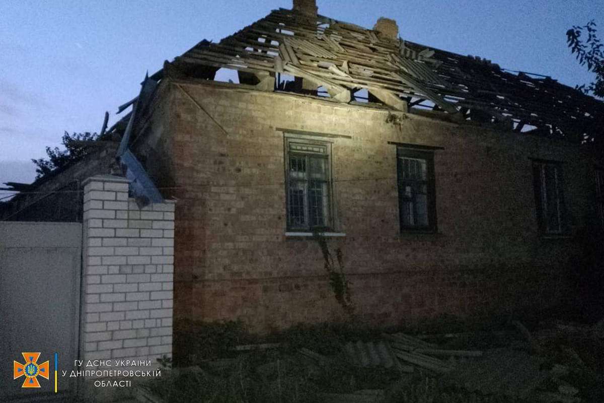 Рятувальники опублікували фото наслідків ворожого обстрілу Дніпропетровщини 