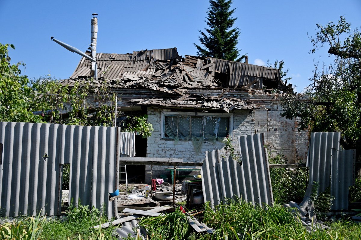 In Nikopol, utility workers eliminate the consequences of shellin